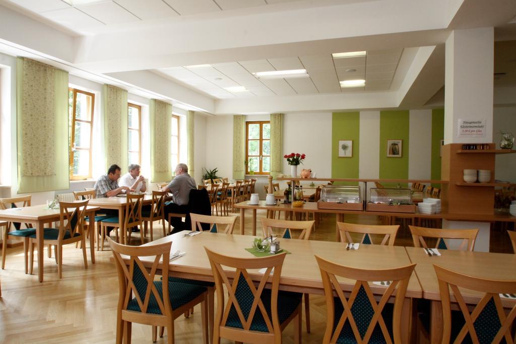 Kloster St. Josef Neumarkt in der Oberpfalz Esterno foto