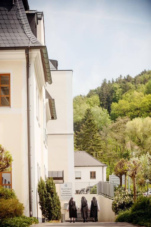 Kloster St. Josef Neumarkt in der Oberpfalz Esterno foto