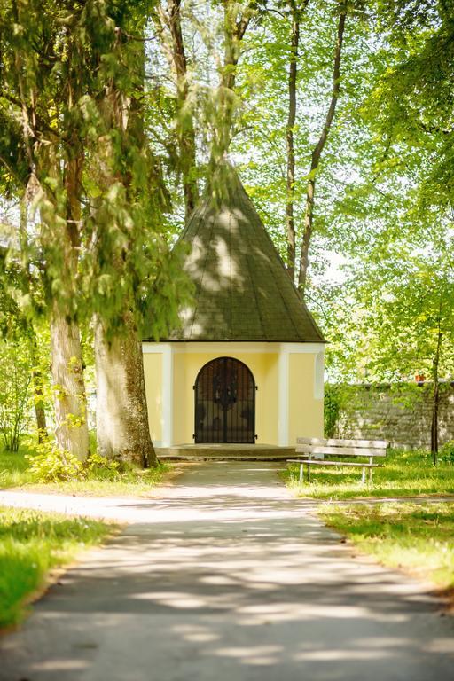 Kloster St. Josef Neumarkt in der Oberpfalz Esterno foto