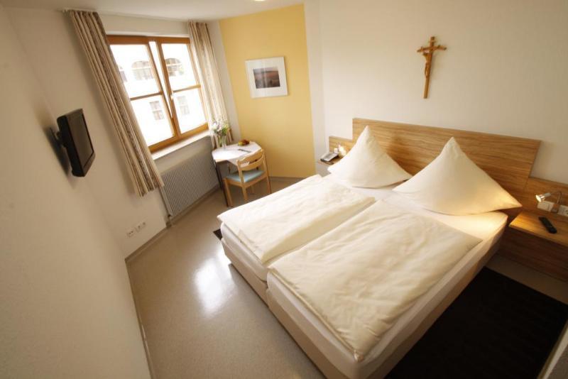 Kloster St. Josef Neumarkt in der Oberpfalz Esterno foto